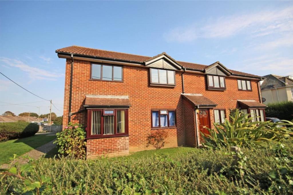 The Firs - Apartment Next To Beach & Forest - Pets Are Free Barton-on-Sea Exterior foto